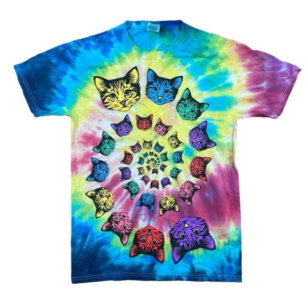 Tie dye spiral psychedelic cat face multi colored graphic t-shirt